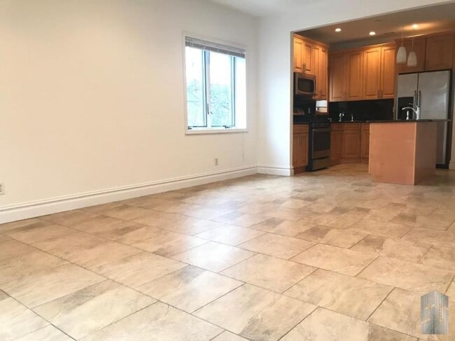Foto del edificio - 3 bedroom in BROOKLYN NY 11225