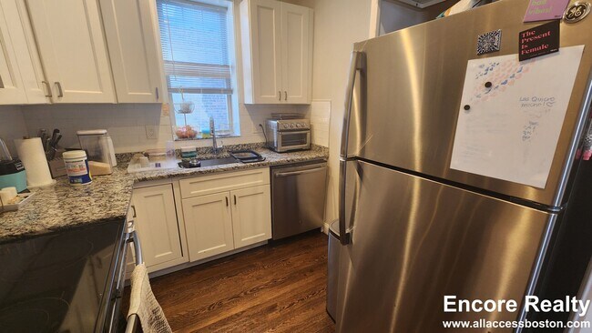 Foto del edificio - 105 Strathmore Rd