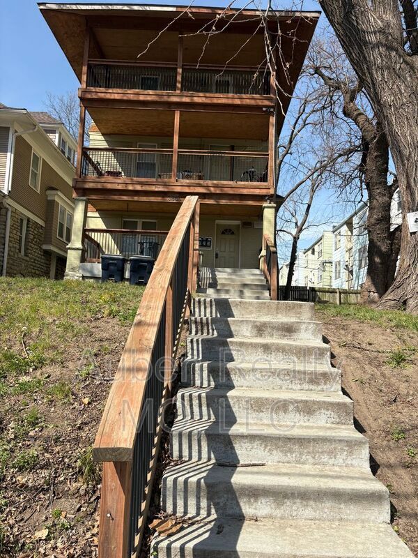 Building Photo - 3808 Wyandotte St