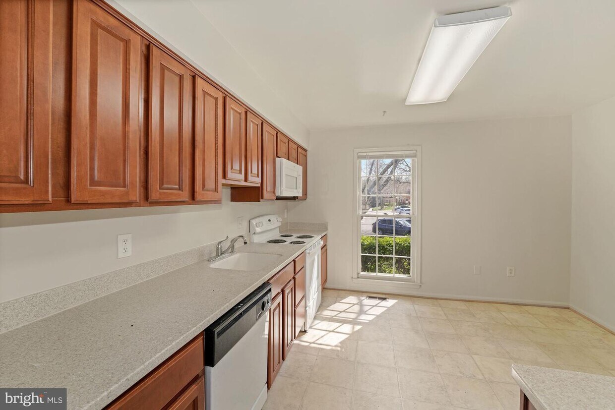 Primary Photo - 11950 Bargate Ct