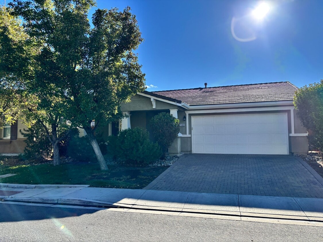 Foto principal - PRICE JUST REDUCED ONLY $2,600 PER MONTH F...