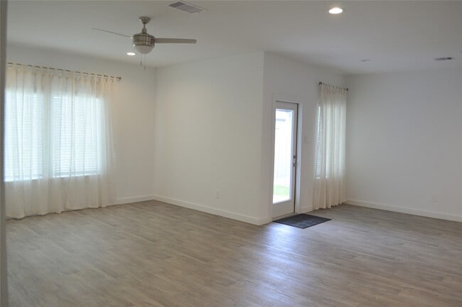 Building Photo - 10313 Cascade Range Ln