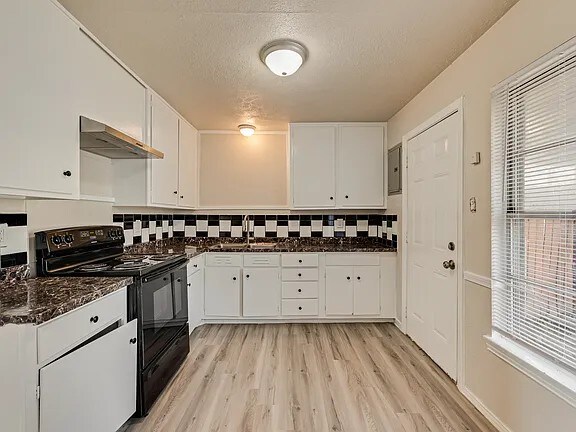 Foto del edificio - 165 Eisenhower Rd