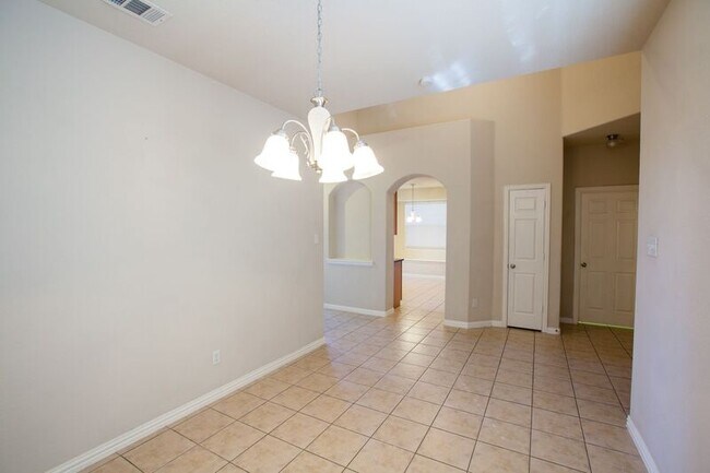 Foto del edificio - 2805 Gooseberry Dr