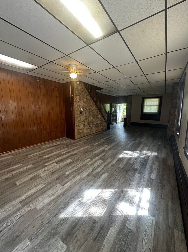 Foto del edificio - Large 3 bed, 2 full bath
