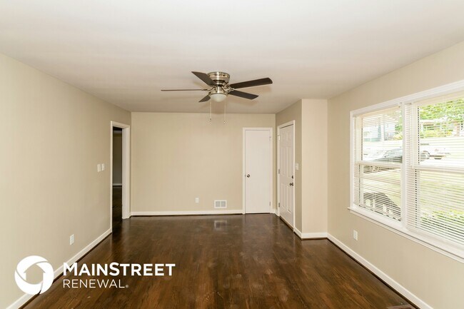 Building Photo - 557 Zinnia Ln