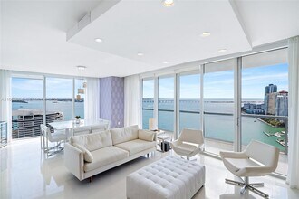 Building Photo - 495 Brickell Ave