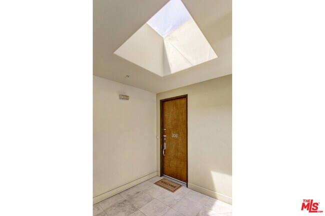 Building Photo - 4568 1st St