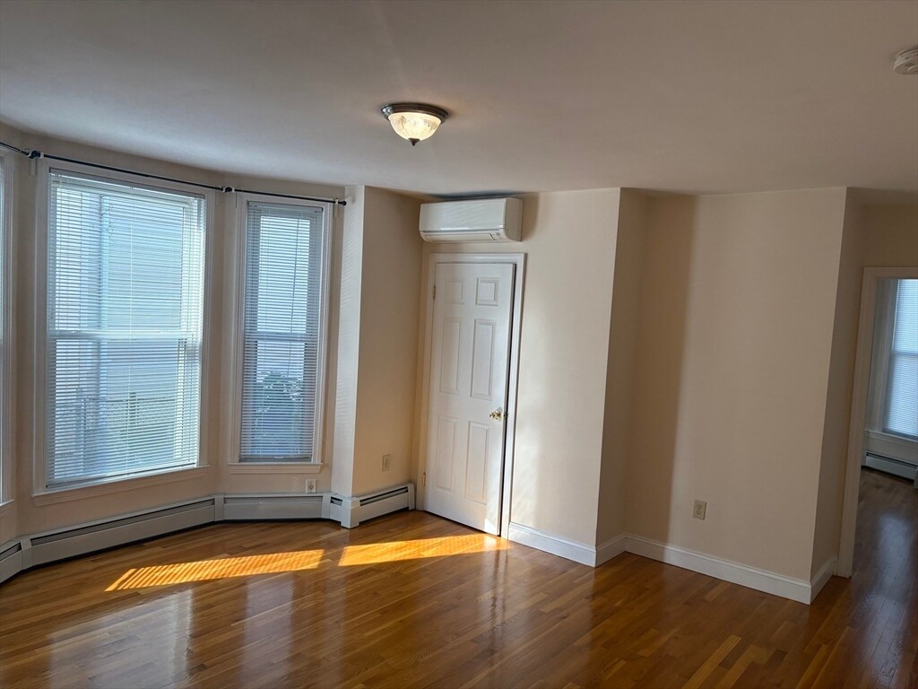 Foto principal - 53 Springfield St