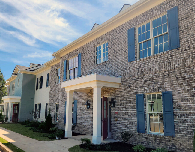 Foto del edificio - The Village Courtyard Apartments