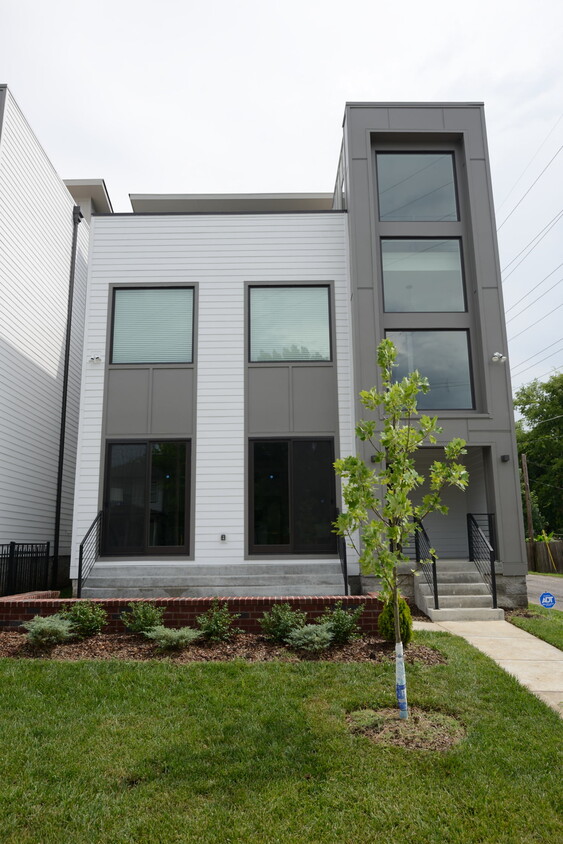 FABULOUS new construction brand new contemporary single-family house, built in 2018 - 1207 Tremont Ave
