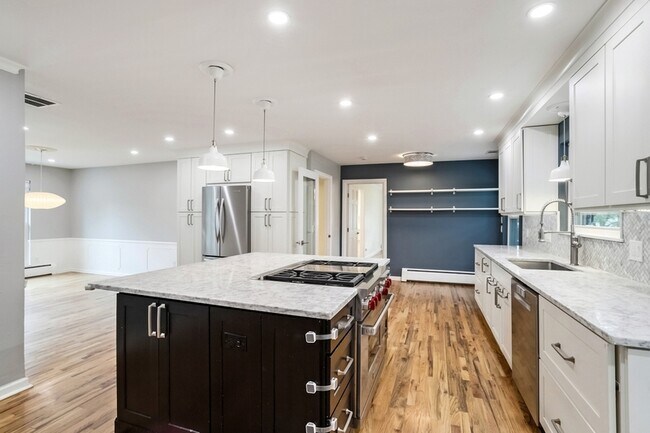Foto del edificio - 3991 S Hillcrest Dr