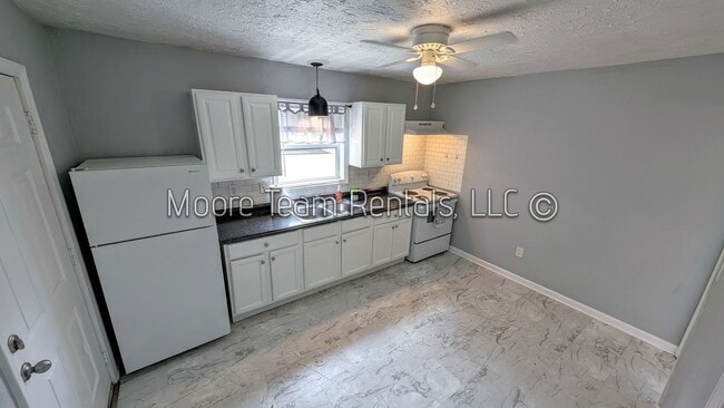 Building Photo - 1226 Martin Cir