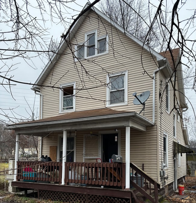 Building Photo - 1625 Laiblin Pl NE