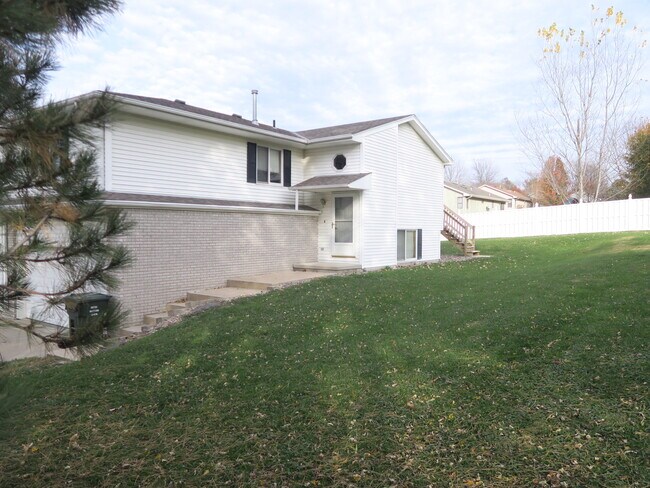 Building Photo - 505 Michael Dr