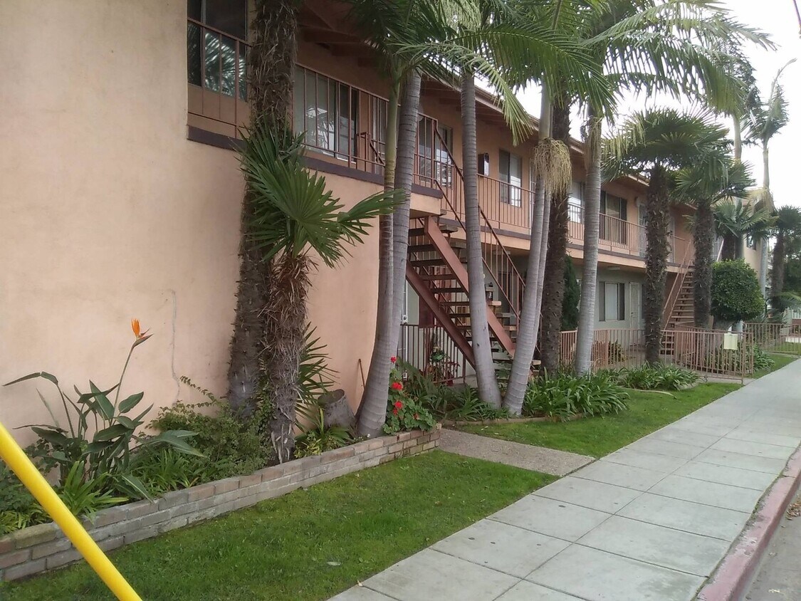 Foto del edificio - 3150 E 4th St