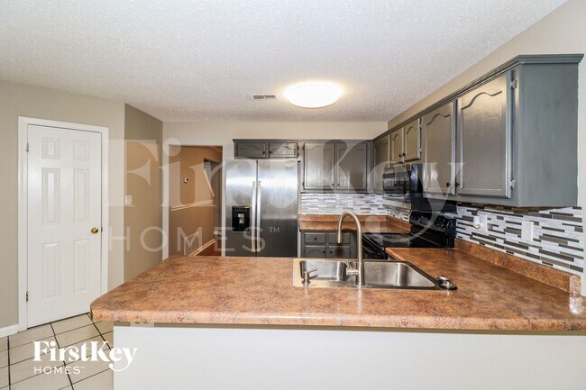 Foto del edificio - 9238 Fletcher Wood Dr