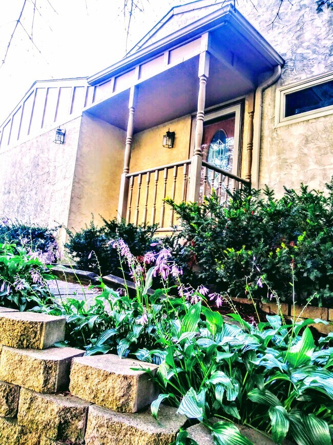 Enter your home surrounded by flowers - 445 Lakota Ln