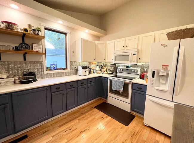 Building Photo - 418 Sargent Rd