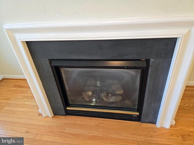 Building Photo - 8557 Wyngate Manor Ct