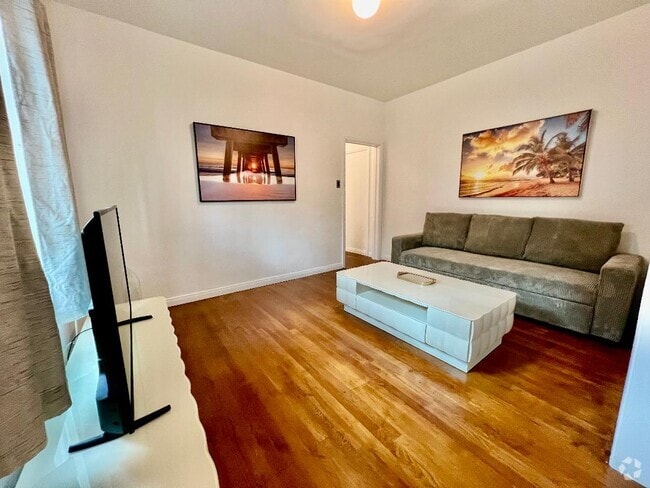Building Photo - 1144 N Hudson Ave
