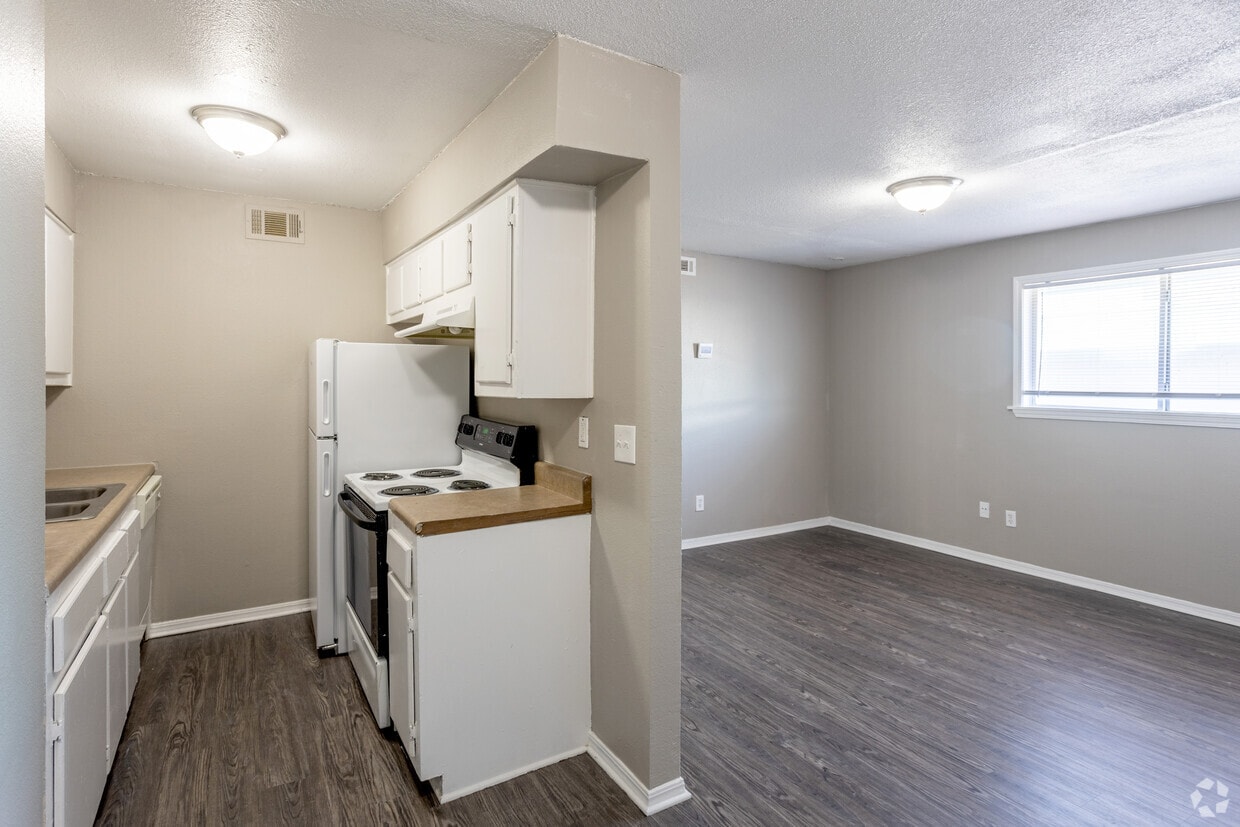 Towne Manor Apartments in Moore, OK