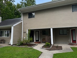 Building Photo - 1517 College Way