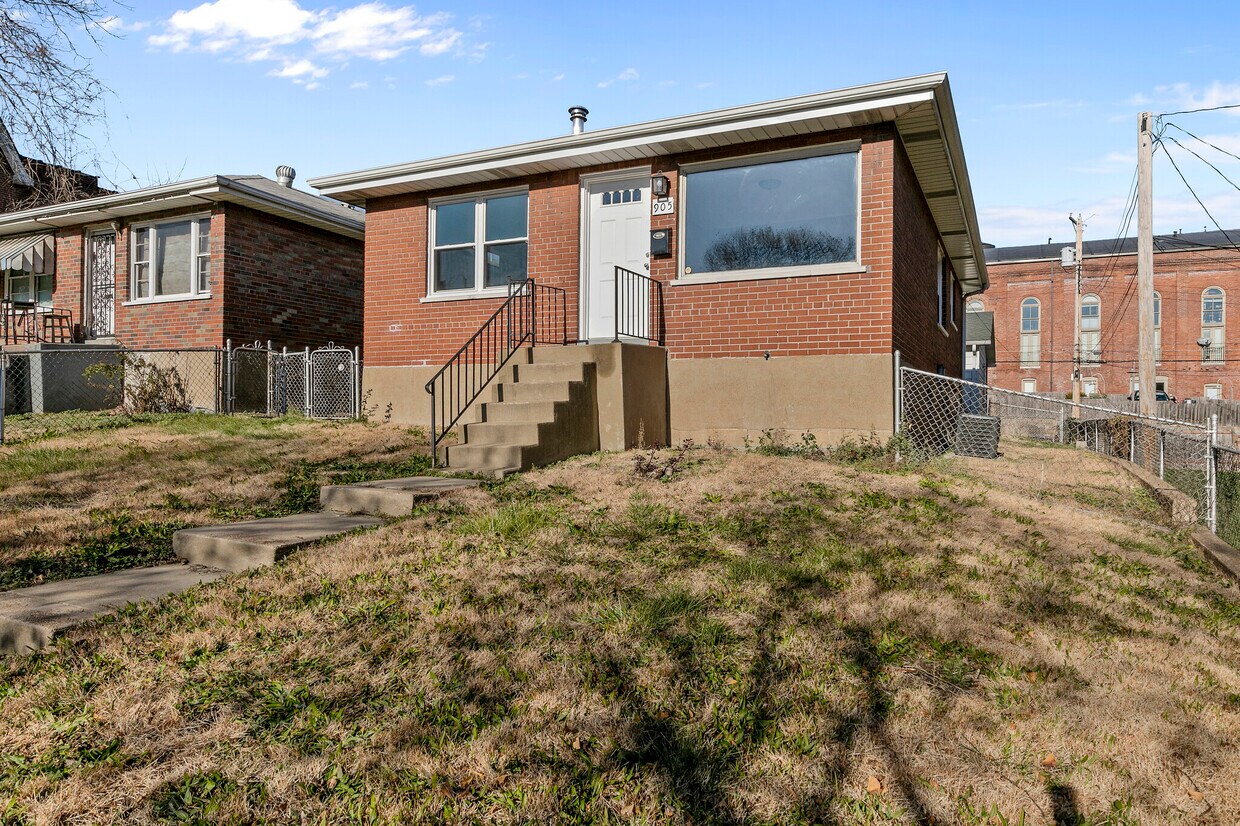 905 Russell Blvd, Saint Louis, MO 63104 House for Rent in Saint Louis