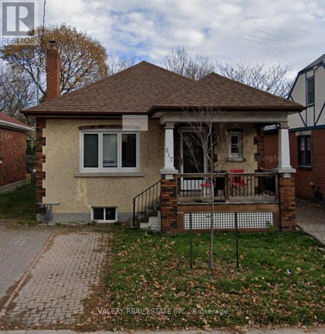 Building Photo - 317 Victoria St
