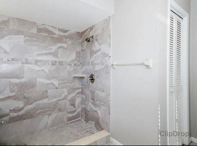 Building Photo - 522 Oak Creek Dr