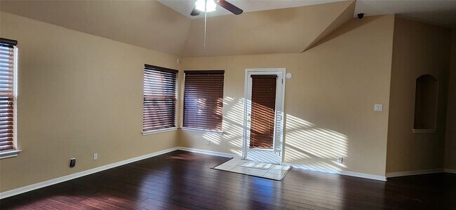 Foto del edificio - 1124 Springbrook Rd