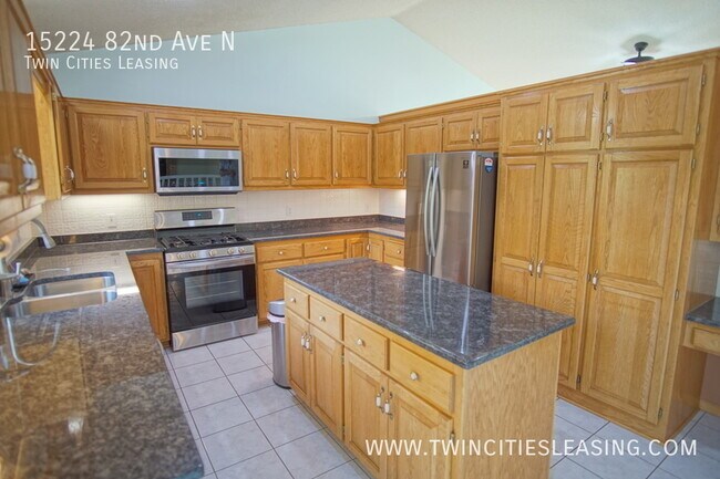 Foto del edificio - Great 4 bedroom 4 bathroom home with a 3 c...
