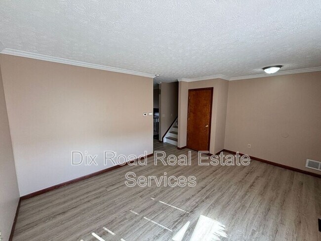 Foto del edificio - 601 Leo Dr