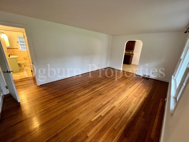 Building Photo - 1700 Ardsley St