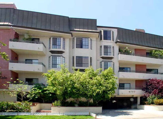 Frente del edificio - 4707 Willis Ave
