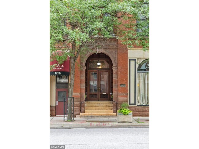 Foto del edificio - 1227 Hennepin Ave