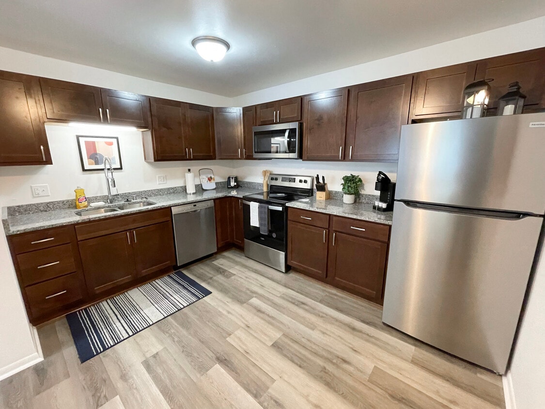 Primary Photo - University Flats Furnished Housing