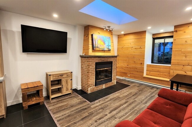 Building Photo - 1033 Rue Berri