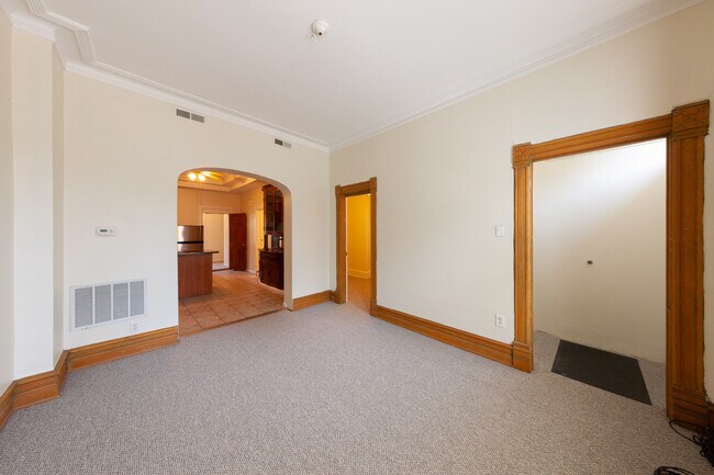 Foto del edificio - 1344 N Bell Ave