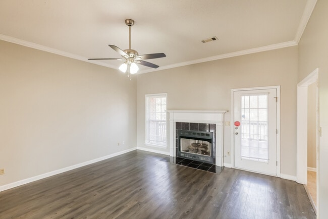 Building Photo - 8747 Rolling Hills Dr