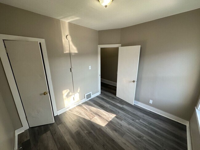 Foto del edificio - 3233-3233 W Burleigh St