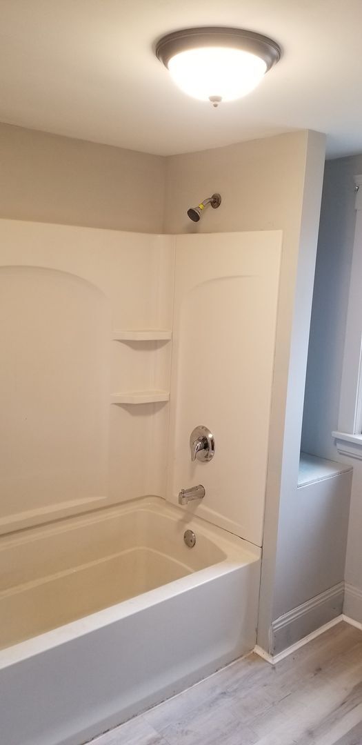 Building Photo - Spacious 4 BR/2 Bath single Family Home in West Blvd area