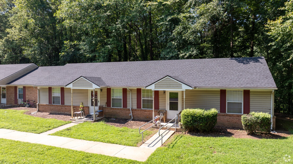 Primary Photo - Hillside Apartments