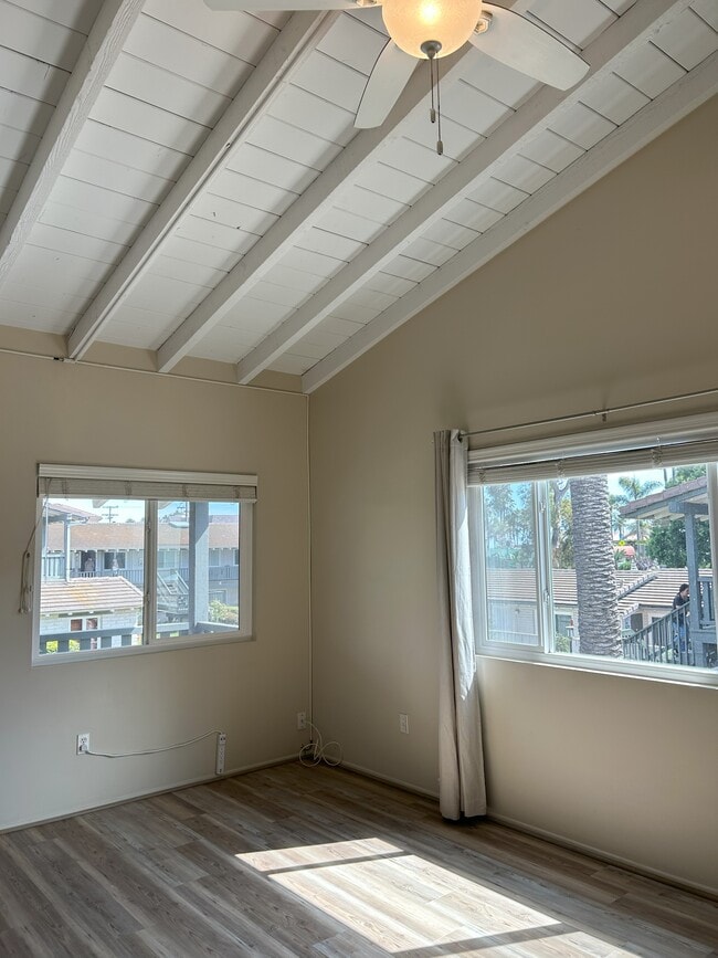 Living room - 3080 Lincoln St