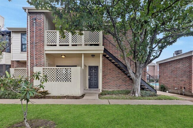Building Photo - 2121 El Paseo St