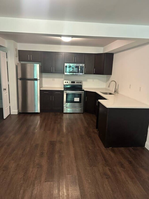 Foto principal - 7318 Yellowstone Blvd