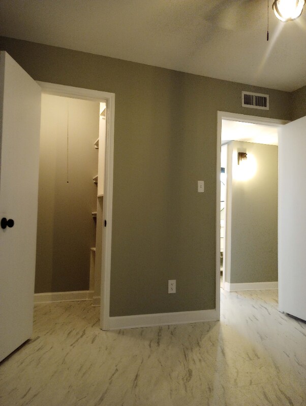 Building Photo - 907 12th St