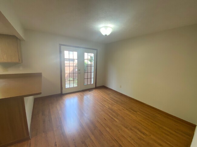 Building Photo - 5258 Meadowknoll Ln