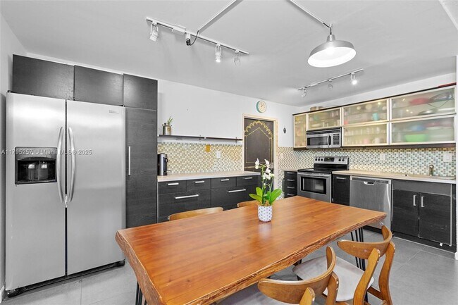 Foto del edificio - 9022 NE 8th Ave