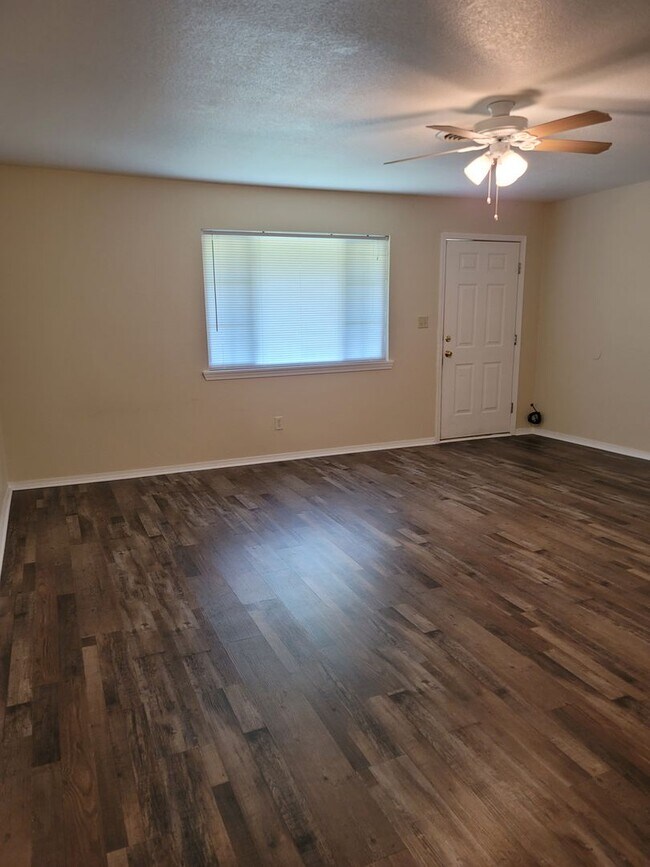 Foto del edificio - Cozy 3 bed 1.5 bath home for rent in Van B...